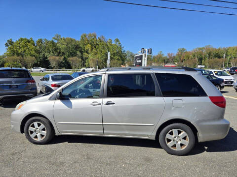 2004 Toyota Sienna LE 8 Passenger