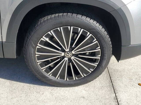 2025 Volkswagen Taos SE