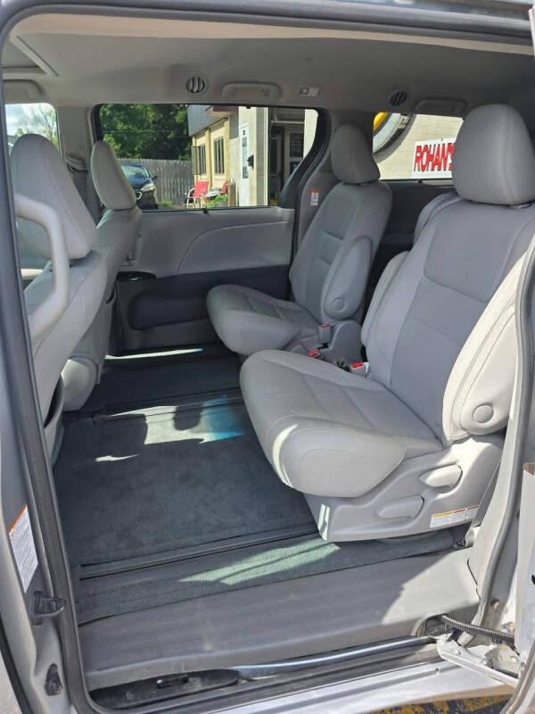2015 Toyota Sienna XLE 8-Passenger
