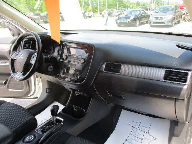 2016 Mitsubishi Outlander ES