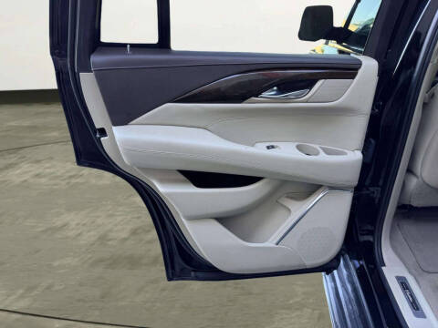 2016 Cadillac Escalade Luxury Collection