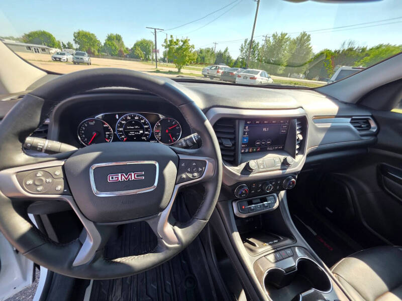 2023 GMC Acadia AT4