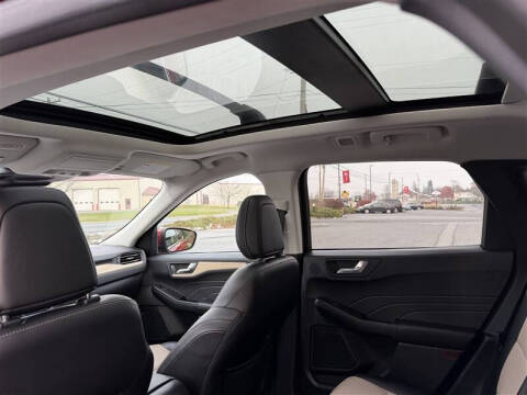 2021 Ford Escape Hybrid Titanium