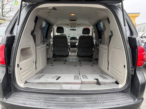 2012 Volkswagen Routan S