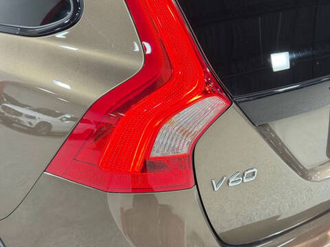 2016 Volvo V60 Cross Country T5