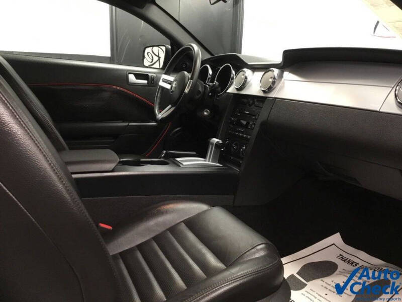 2005 Ford Mustang GT Deluxe