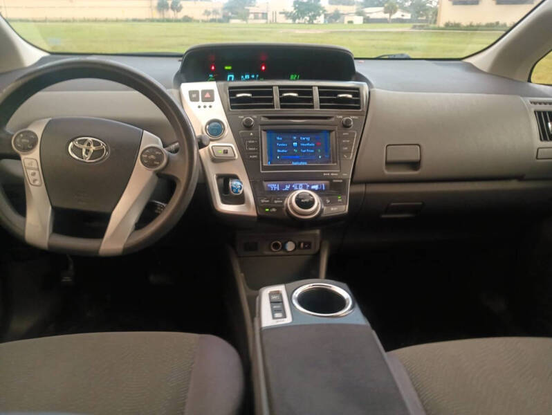 2013 Toyota Prius v Five
