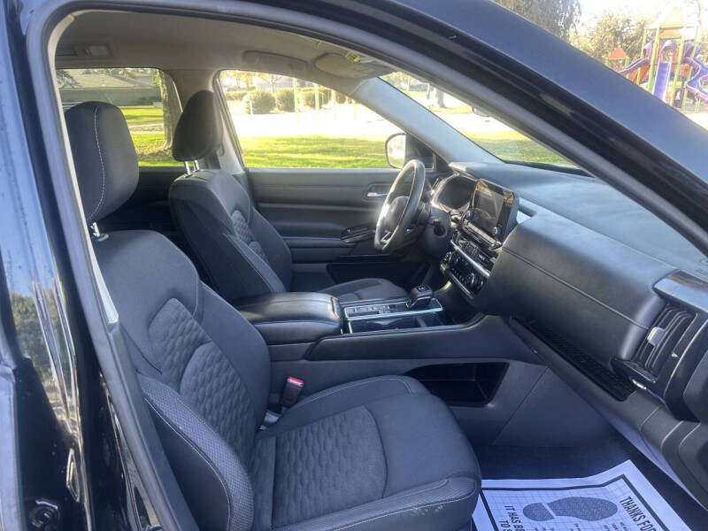 2022 Nissan Pathfinder S