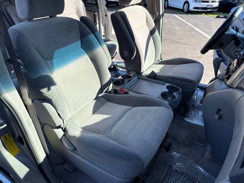 2008 Toyota Sienna CE 7-Passenger