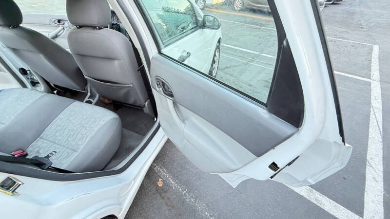 2005 Ford Focus ZX4 S