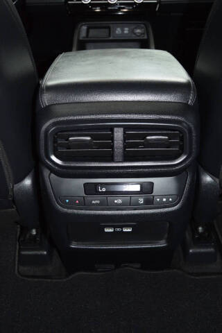 2023 Honda Pilot EX-L w/Rear Captain's Chairs