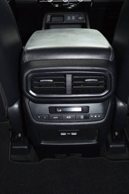2023 Honda Pilot EX-L w/Rear Captain's Chairs