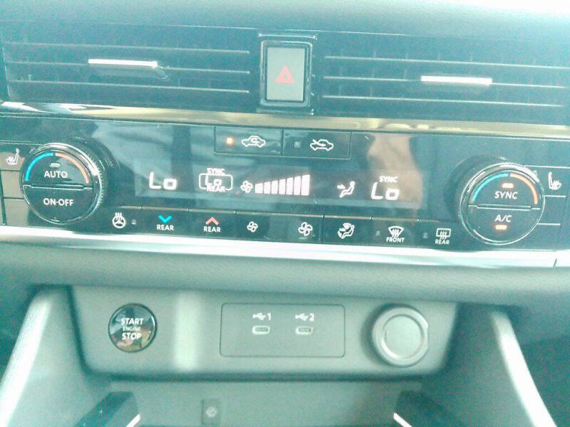 2025 Nissan Rogue SL