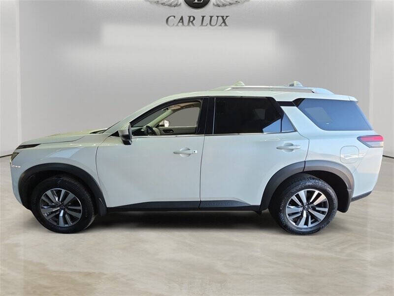 2024 Nissan Pathfinder SL