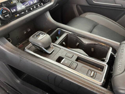 2023 Nissan Pathfinder SL