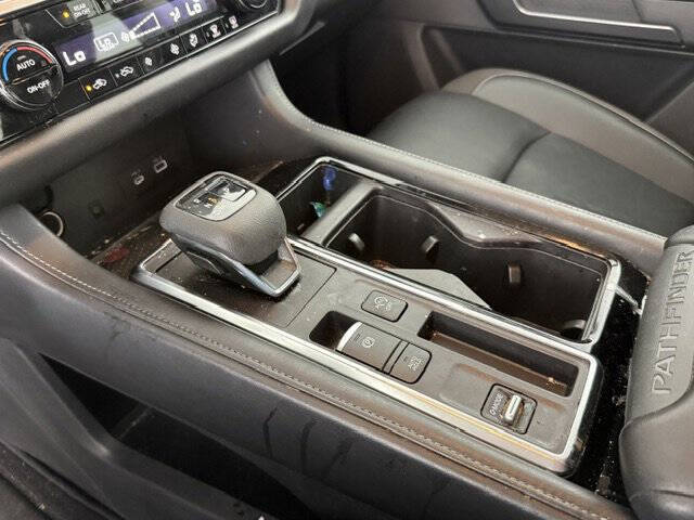 2023 Nissan Pathfinder SL
