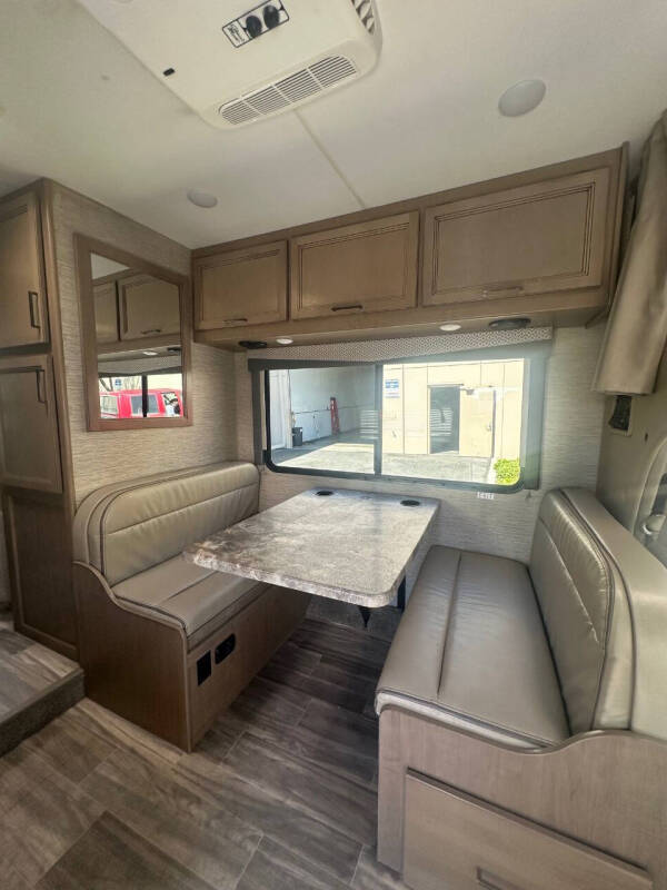 2022 Thor Motor Coach FOUR WINDS 22B