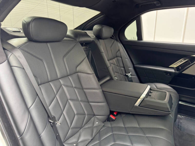 2023 BMW 7 Series 740i