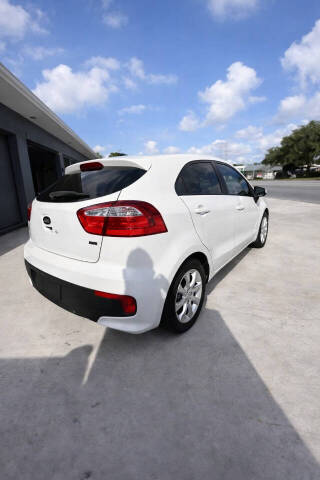 2016 Kia Rio 5-Door LX