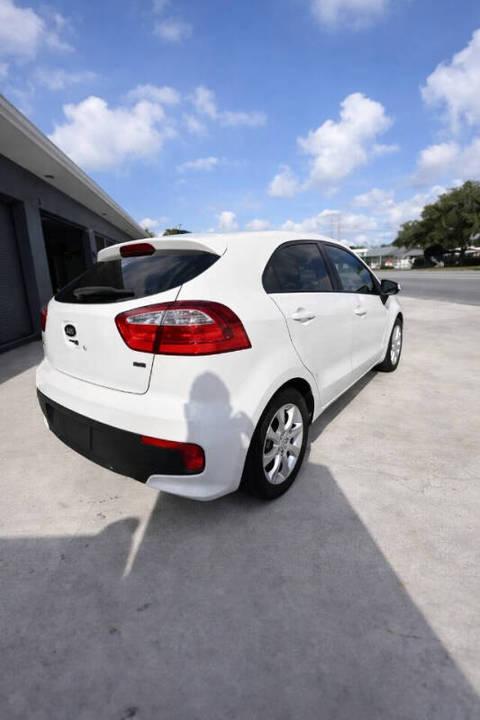 2016 Kia Rio 5-Door LX