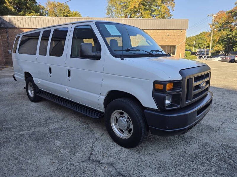 2010 Ford E-Series Econoline Wagon XLT photo 6