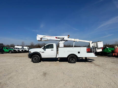 2016 RAM 5500 4WD W/Articulating Bucket