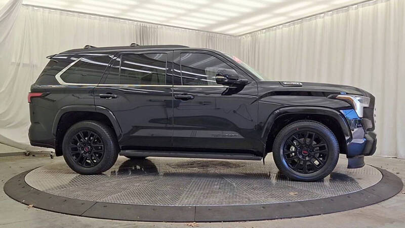 2024 Toyota Sequoia SR5