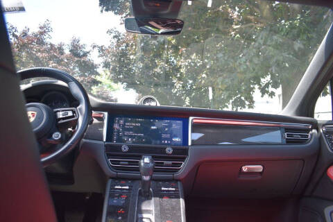 2023 Porsche Macan T