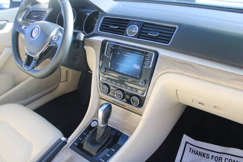 2017 Volkswagen Passat 1.8T SE