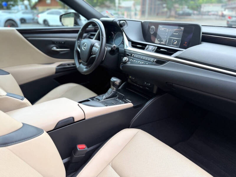 2021 Lexus ES 300h