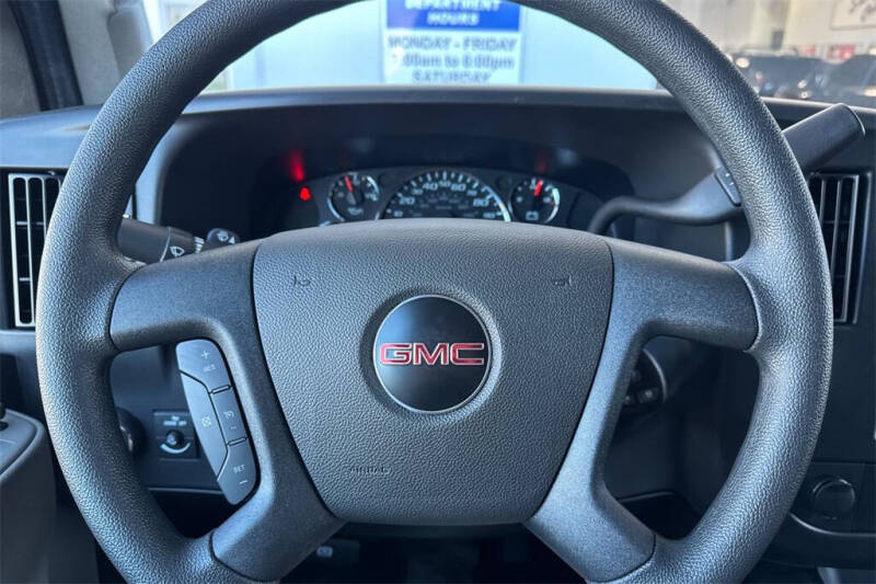 2025 GMC Savana 3500