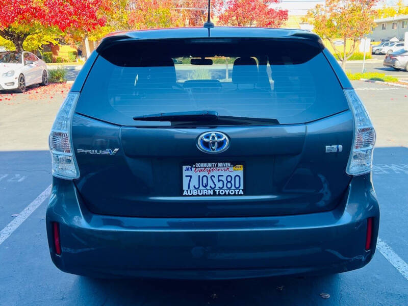 2014 Toyota Prius v Three