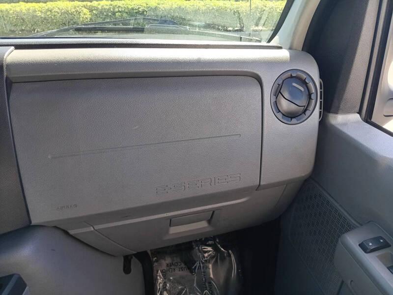 2013 Ford E-Series E-450 SD