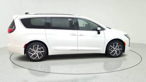 2027 Chrysler Pacifica Pinnacle