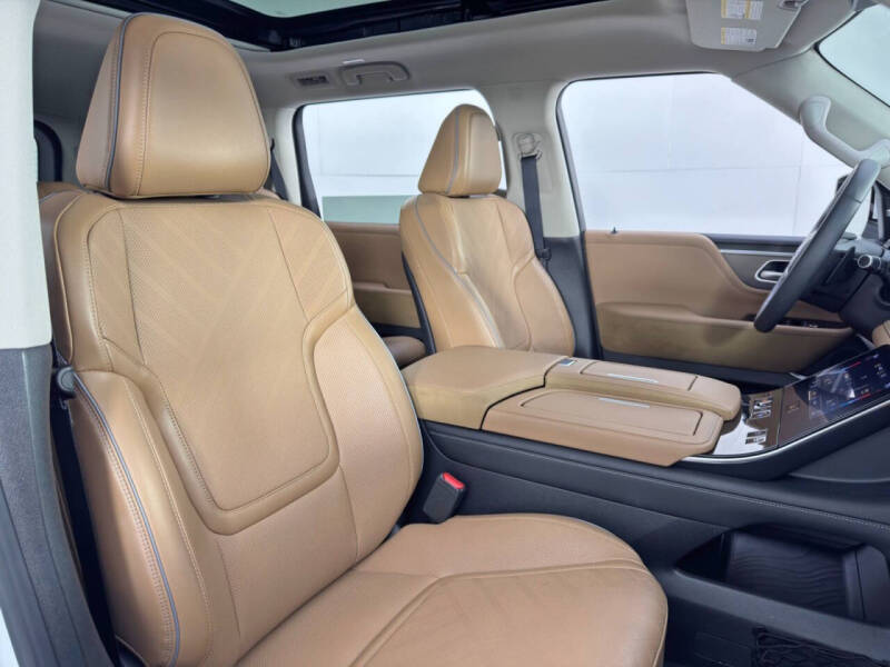 2025 Infiniti QX80 Luxe