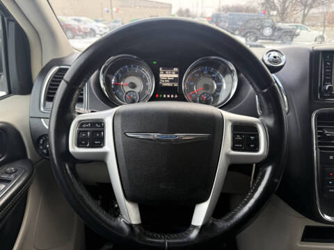 2016 Chrysler Town and Country Touring