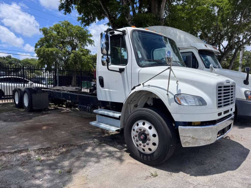 2017 Freightliner M2 106