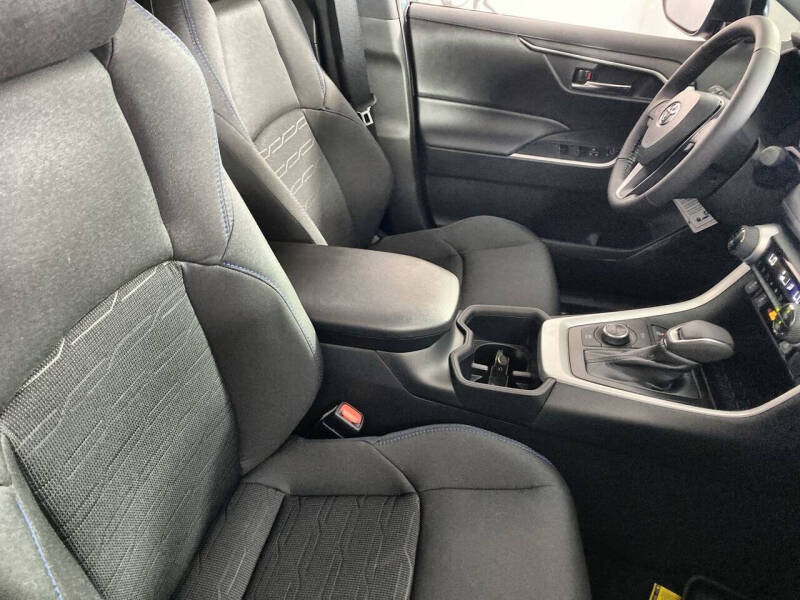 2024 Toyota RAV4 Hybrid SE