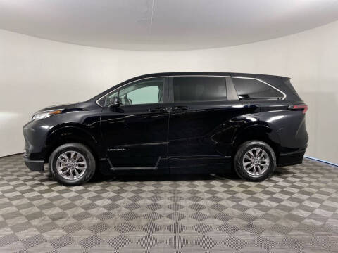 2023 Toyota Sienna LE 8-Passenger