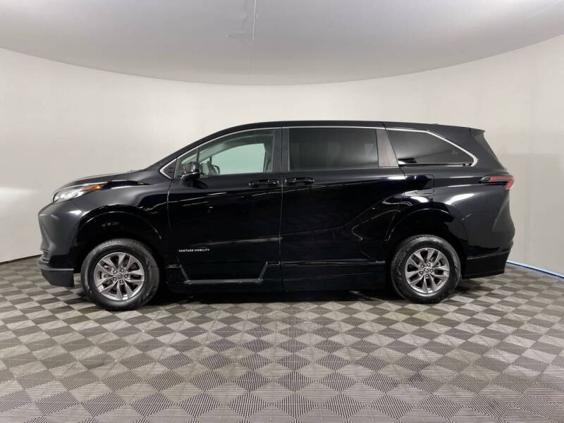 2023 Toyota Sienna LE 8-Passenger