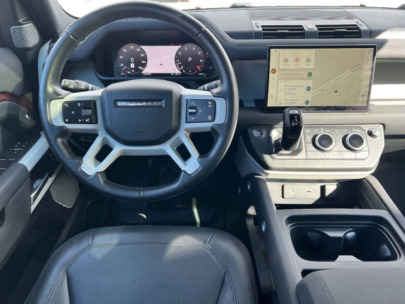 2023 Land Rover Defender 130 SE