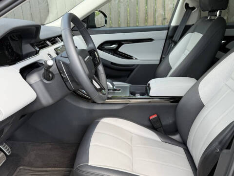 2025 Land Rover Range Rover Evoque P250 Dynamic SE