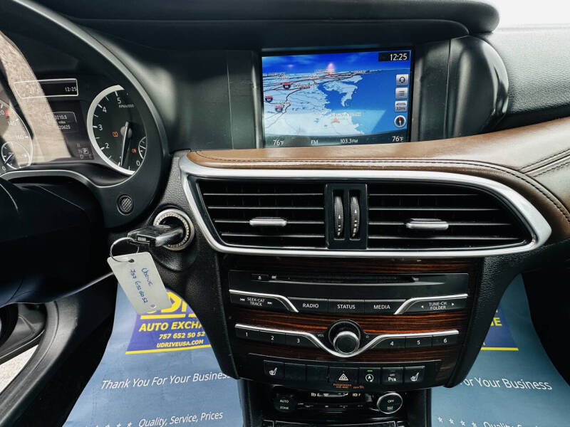 2017 Infiniti QX30 Premium