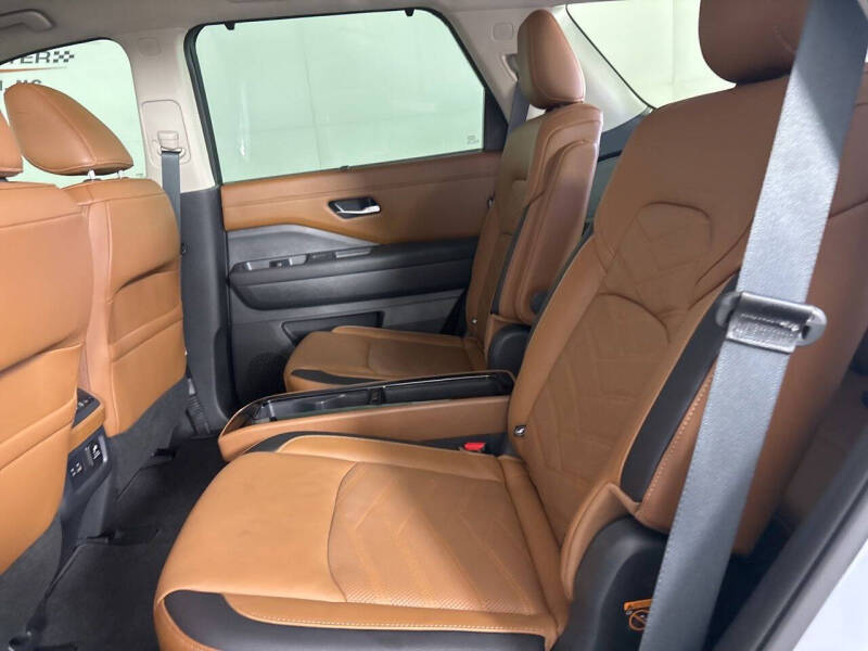 2025 Nissan Pathfinder Platinum
