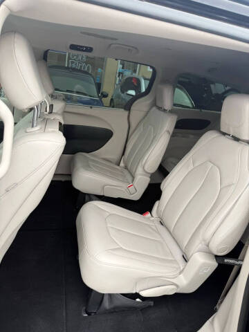 2017 Chrysler Pacifica Touring-L Plus