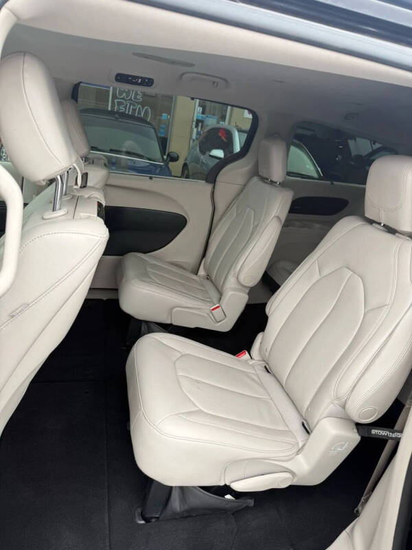 2017 Chrysler Pacifica Touring-L Plus