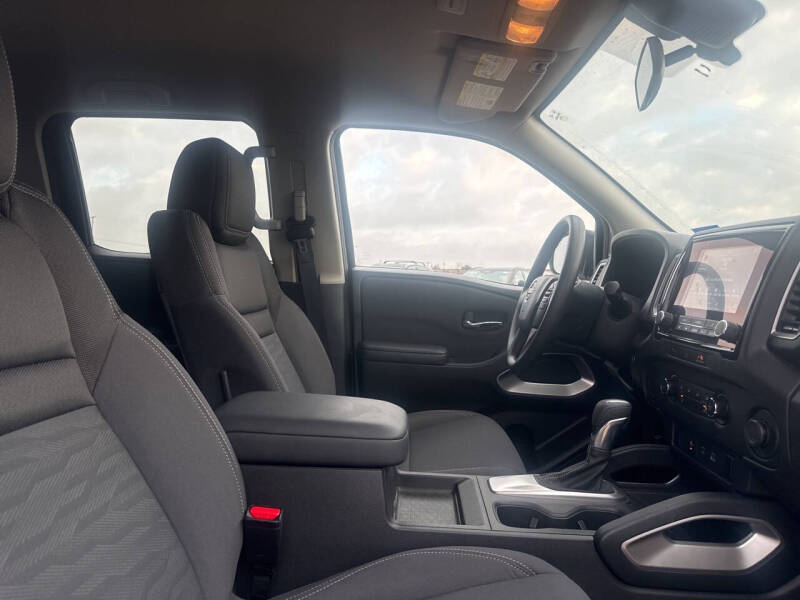 2024 Nissan Frontier SV