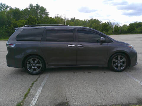 2018 Toyota Sienna SE 8-Passenger