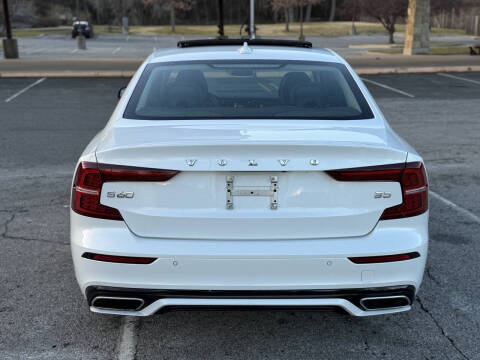 2022 Volvo S60 B5 Momentum