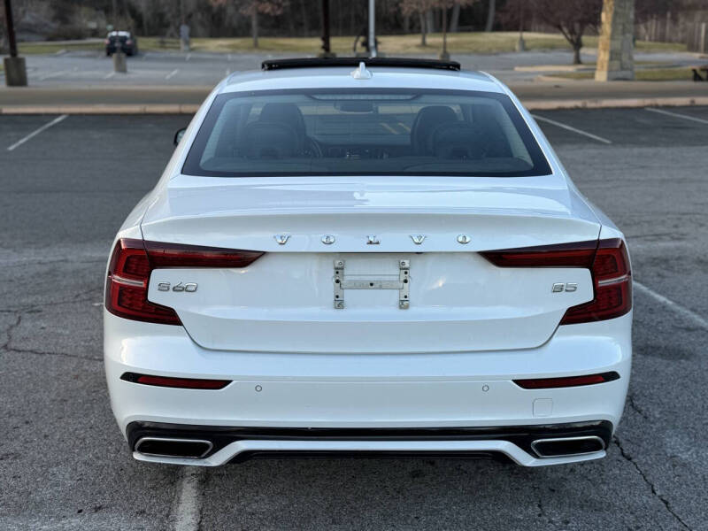 2022 Volvo S60 B5 Momentum